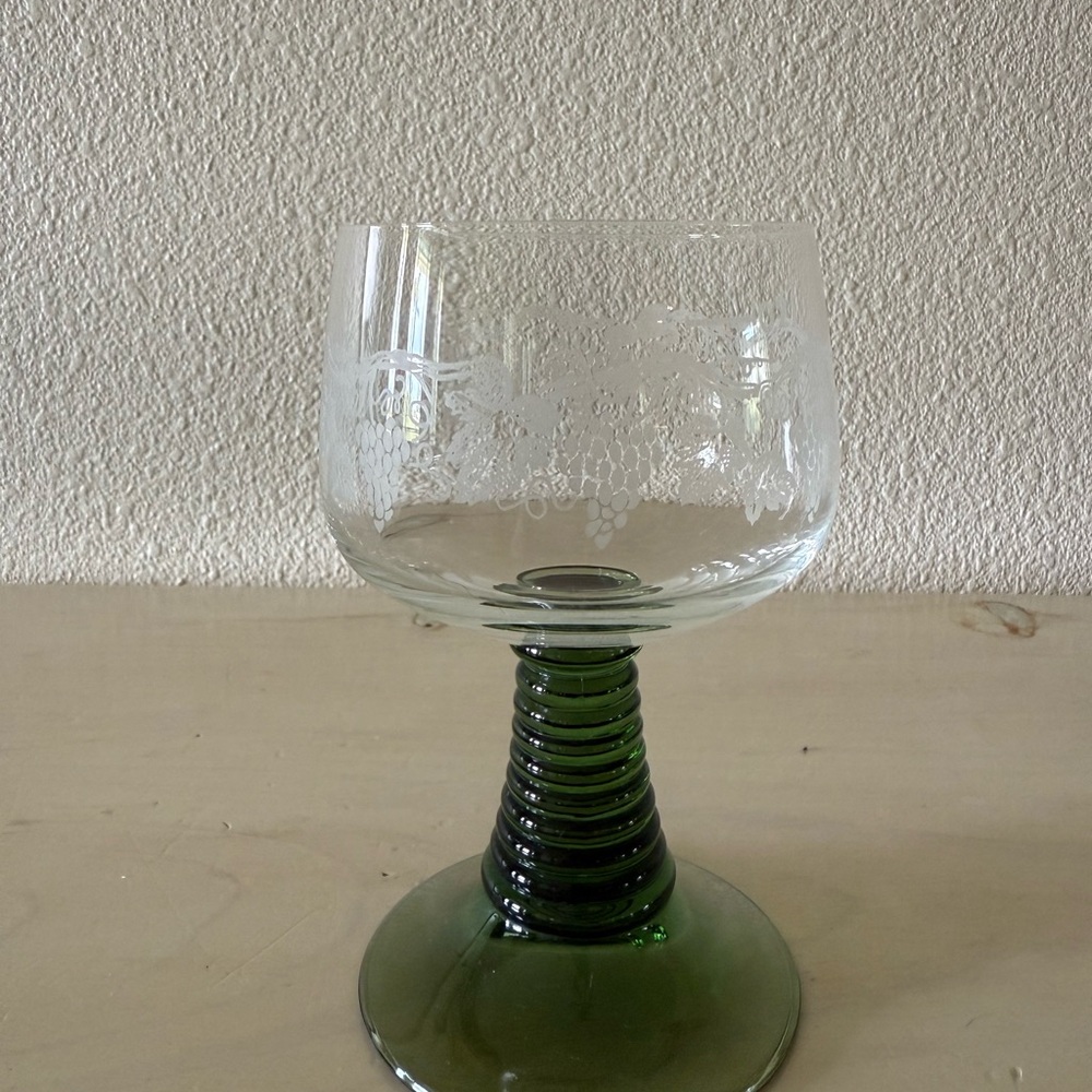 Luminarc Roemer Wine Glass Etched Grapes Beehive Green Stem